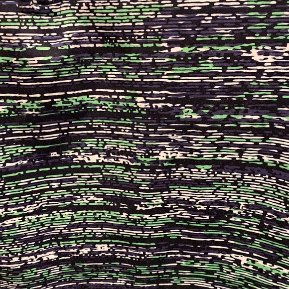 Nike DriFit Workout Top - Size M - Picture 4 of 6